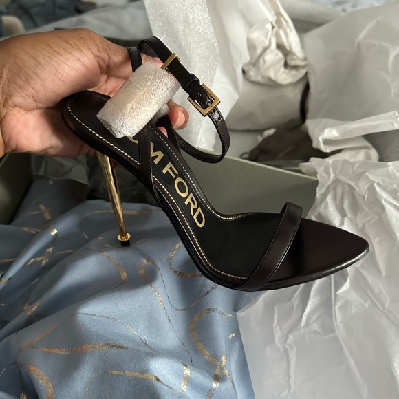 TOM FORD sandal in shiny goatskin leather
Signature hanging padlock & key charm